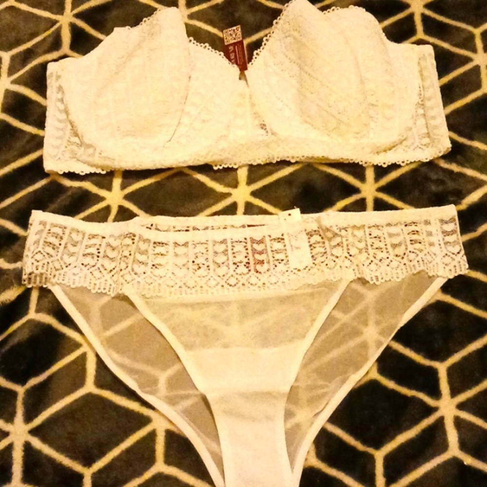 Bra size 42D matching underwear 1x